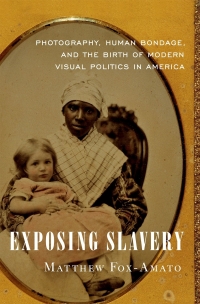 Titelbild: Exposing Slavery 9780190663933
