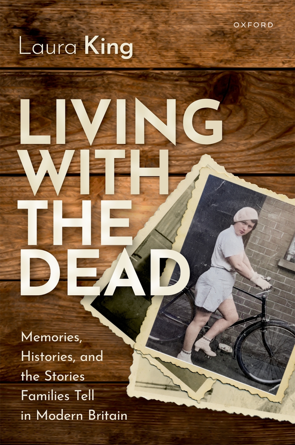 Living with the Dead Memories, Histories, and the Stories Families Tell in Modern Britain 1st Edition