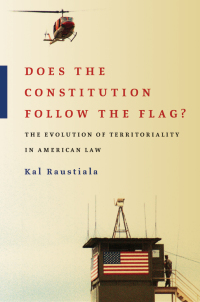 Omslagafbeelding: Does the Constitution Follow the Flag? 9780199858170