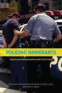 Omslagafbeelding: Policing Immigrants 1st edition 9780226363042