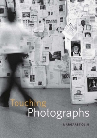Omslagafbeelding: Touching Photographs 1st edition 9780226626468