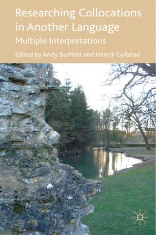 Immagine di copertina: Researching Collocations in Another Language 9780230203488