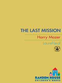 Cover image: The Last Mission 1st edition 9780440947974