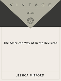 Cover image: The American Way of Death Revisited 9780679771869