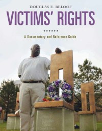 Omslagafbeelding: Victims' Rights: A Documentary and Reference Guide 9780313393457
