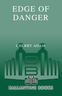 Cover image: Edge of Danger 9780345485205