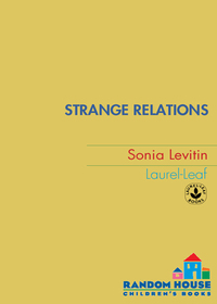 Cover image: Strange Relations 1st edition 9780440239635