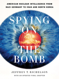 Imagen de portada: Spying on the Bomb: American Nuclear Intelligence from Nazi Germany to Iran and North Korea 9780393329827