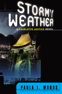 表紙画像: Stormy Weather: A Charlotte Justice Novel 9780393338362
