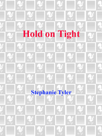 Cover image: Hold On Tight 9780440244363