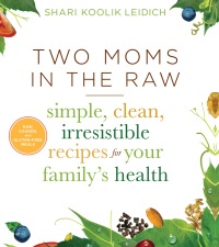 Cover image: Two Moms in the Raw 9780544253254
