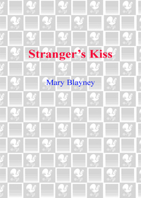 Cover image: Stranger's Kiss 9780440244288