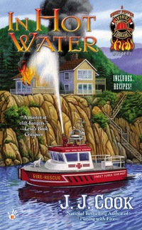 Cover image: In Hot Water 9780425252628