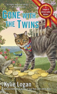 Cover image: Gone with the Twins 9780425282960