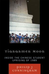 Omslagafbeelding: Tiananmen Moon 9780742566736