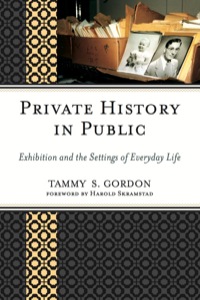 Omslagafbeelding: Private History in Public 9780759119345