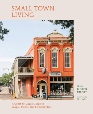 Cover image: Small Town Living 9780762484294