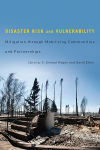 Immagine di copertina: Disaster Risk and Vulnerability 9780773539921