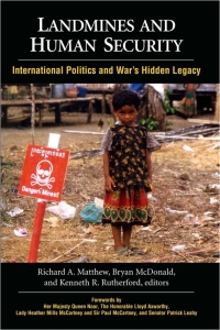 Omslagafbeelding: Landmines and Human Security 9780791463109