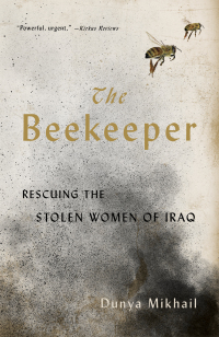 Imagen de portada: The Beekeeper: Rescuing the Stolen Women of Iraq 9780811226127