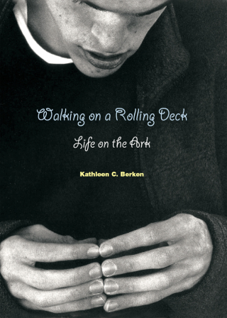 Imagen de portada: Walking on a Rolling Deck 9780814618615