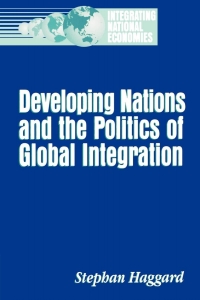 Imagen de portada: Developing Nations and the Politics of Global Integration 9780815733904