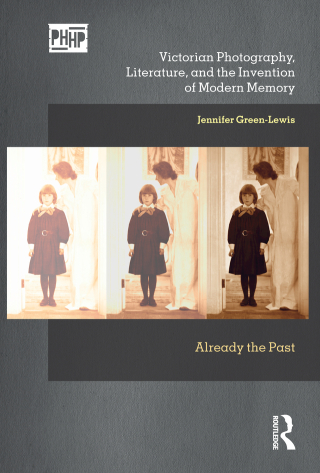 Omslagafbeelding: Victorian Photography, Literature, and the Invention of Modern Memory 1st edition 9781032389967