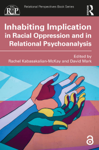 Imagen de portada: Inhabiting Implication in Racial Oppression and in Relational Psychoanalysis 1st edition 9781032207704