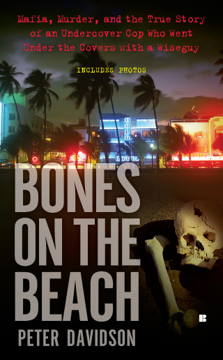 Cover image: Bones on the Beach 9780425235126