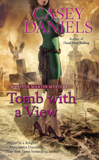Cover image: Tomb with a View 9780425235515