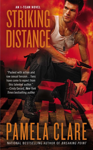 Cover image: Striking Distance 9780425257357