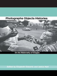 Imagen de portada: Photographs Objects Histories 1st edition 9780415254427