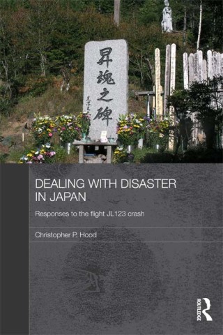 表紙画像: Dealing with Disaster in Japan 1st edition 9780415456623