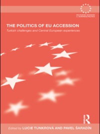 Titelbild: The Politics of EU Accession 1st edition 9780415555494