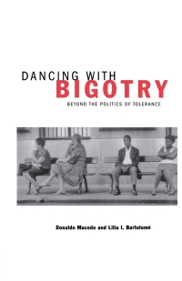 Immagine di copertina: Dancing With Bigotry 9780312293260