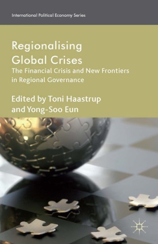 Imagen de portada: Regionalizing Global Crises 9781137347565