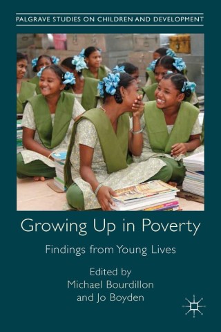 Imagen de portada: Growing Up in Poverty 9781137404022