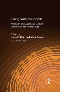 Omslagafbeelding: Living with the Bomb: American and Japanese Cultural Conflicts in the Nuclear Age 1st edition 9781563249679
