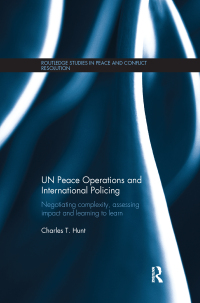 Imagen de portada: UN Peace Operations and International Policing 1st edition 9780415742375