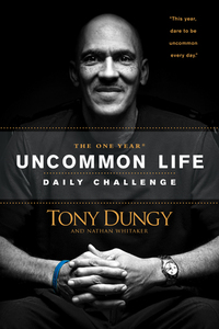 Omslagafbeelding: The One Year Uncommon Life Daily Challenge 9781496439093