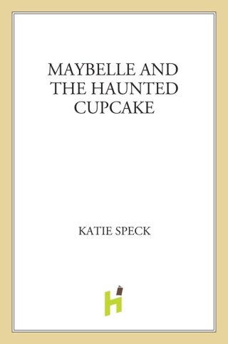 Cover image: Maybelle and the Haunted Cupcake 9780805094688