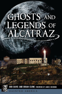 Cover image: Ghosts and Legends of Alcatraz 9781467143875