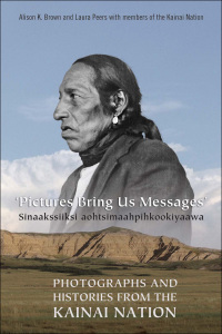 Cover image: Pictures Bring Us Messages / Sinaakssiiksi aohtsimaahpihkookiyaawa 1st edition 9780802048912