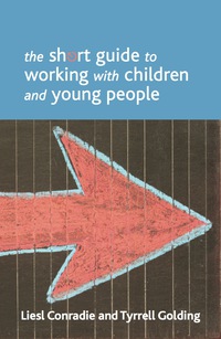 Omslagafbeelding: The short guide to working with children and young people 1st edition