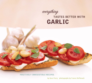 Titelbild: Everything Tastes Better with Garlic 9780811838160