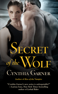 Cover image: Secret of the Wolf 9780446585125