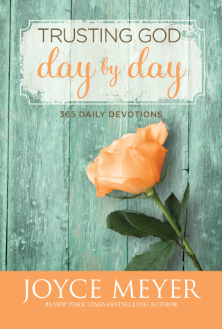 Cover image: Trusting God Day by Day 9781455517879