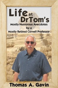 Omslagafbeelding: Life at DrTom's: Mostly Humorous Anecdotes by a Mostly Retired Cornell Professor