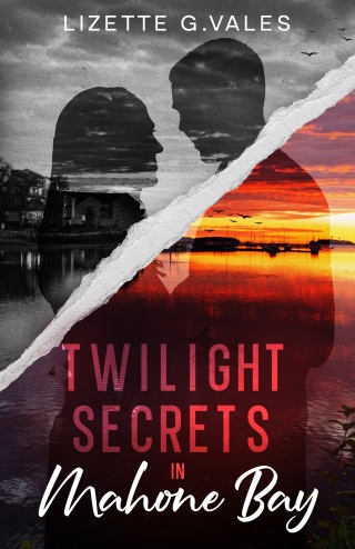 表紙画像: Twilight Secrets in Mahone Bay 9781456649180