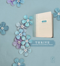 Immagine di copertina: NLT THRIVE Creative Journaling Devotional Bible 9781414368146